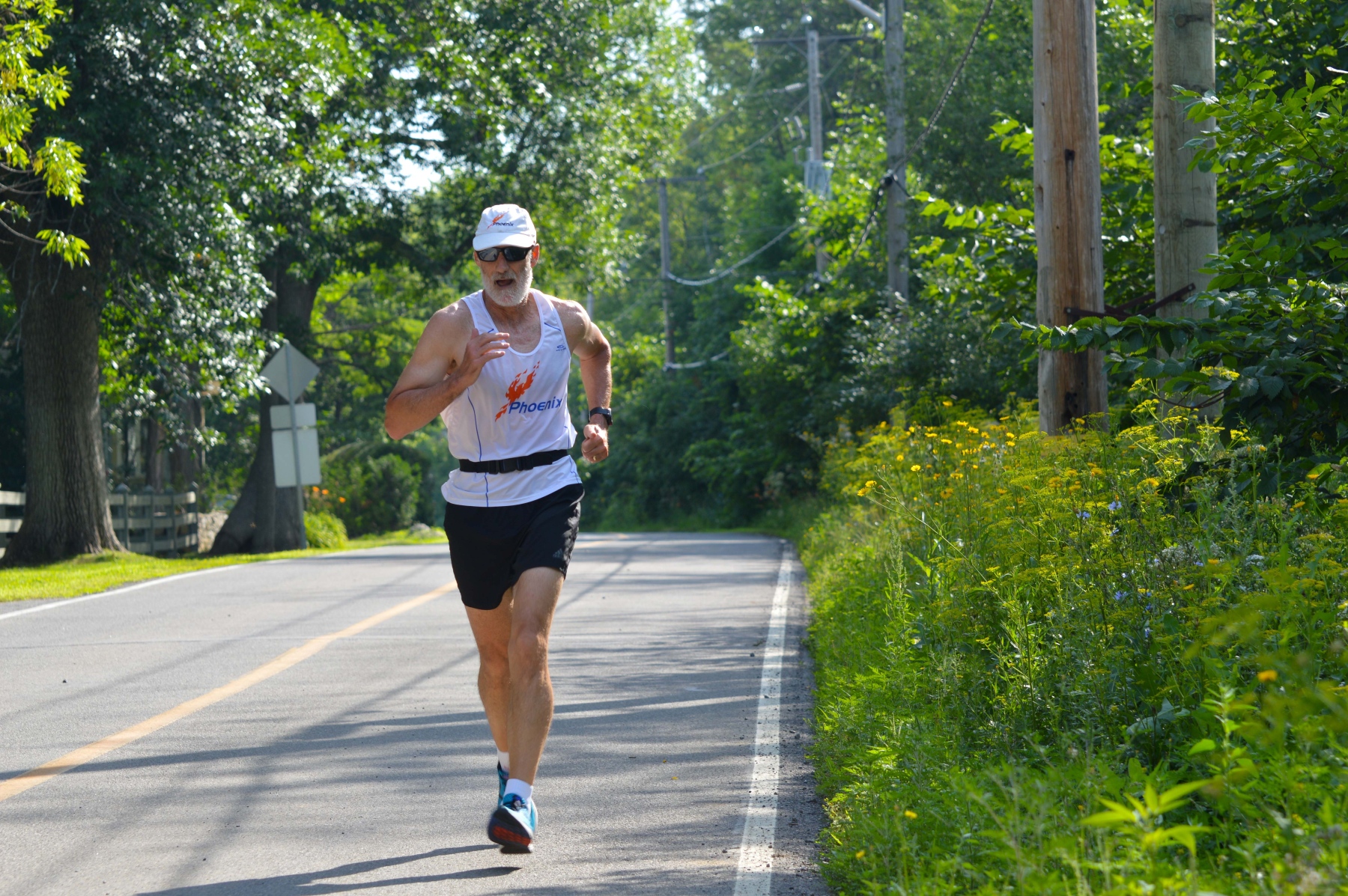 Je-cours-mais-je-prend-aussi-des-photos-de-mes-amis-es.-Cest-notre-coach-Bill-Ludlow-du-Club-de-coureurs-Phoenix